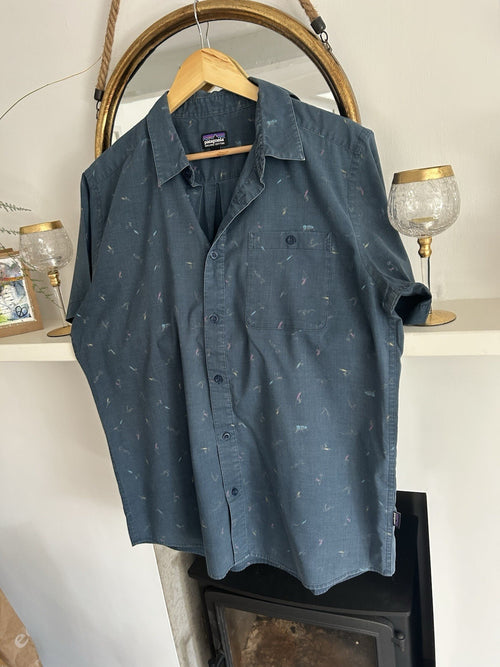 Patagonia Organic Cotton Fly Fishing Print Short Sleeve Shirt Blue Men’s Large